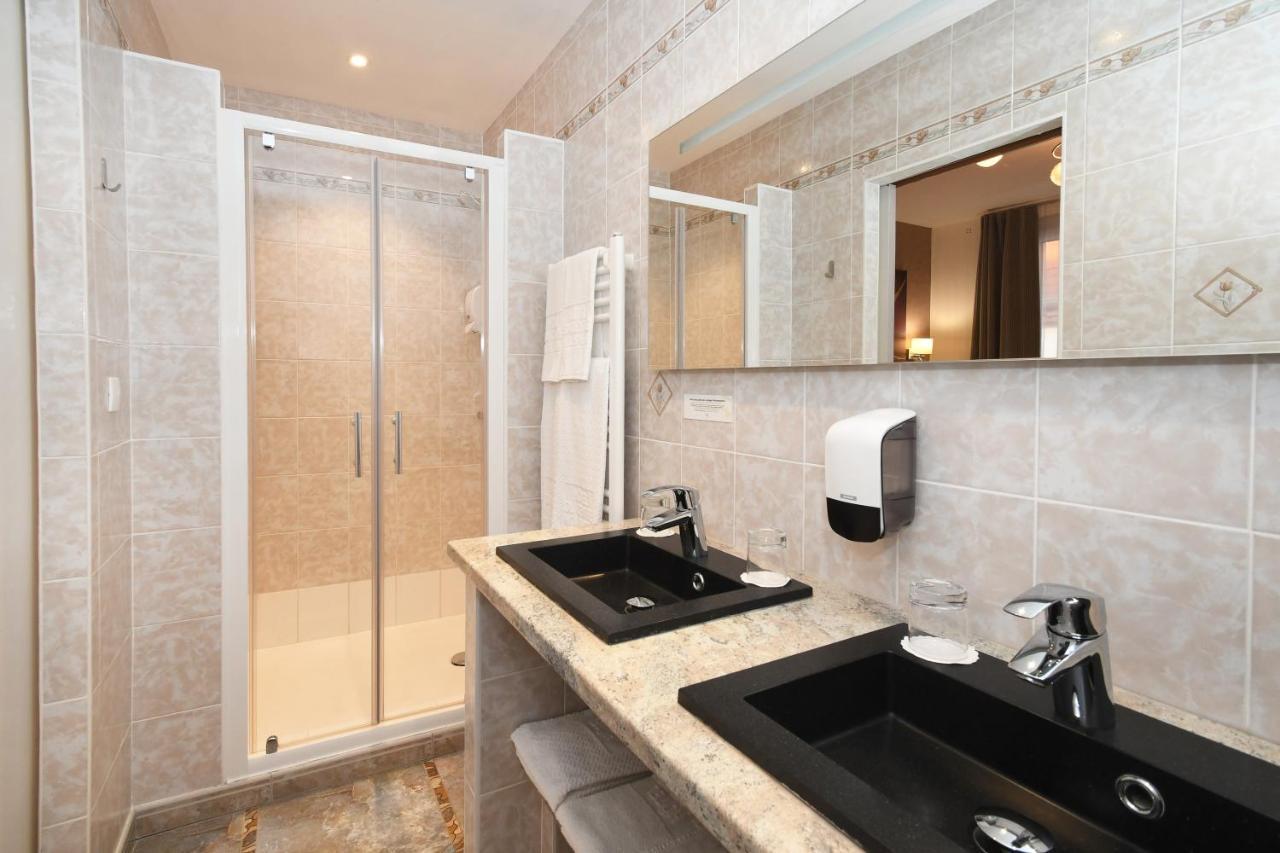 Logis Hotel Du Centre - Halte Ideale En Cyclotourisme Avec Garage A Velos Clos 莫尔塞姆 外观 照片