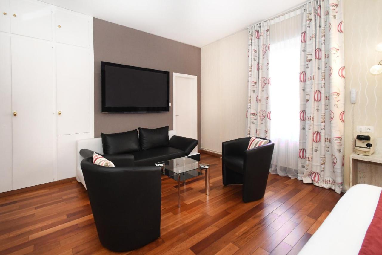 Logis Hotel Du Centre - Halte Ideale En Cyclotourisme Avec Garage A Velos Clos 莫尔塞姆 外观 照片