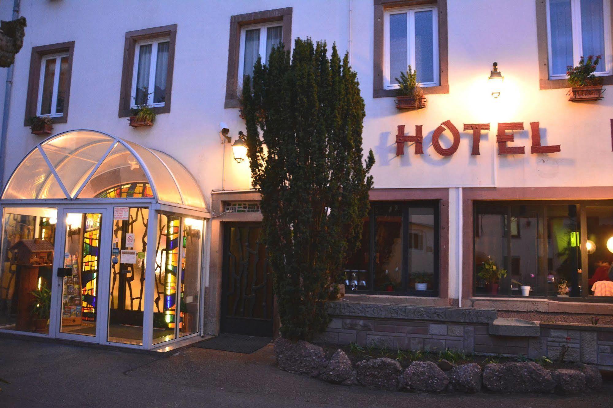 Logis Hotel Du Centre - Halte Ideale En Cyclotourisme Avec Garage A Velos Clos 莫尔塞姆 外观 照片
