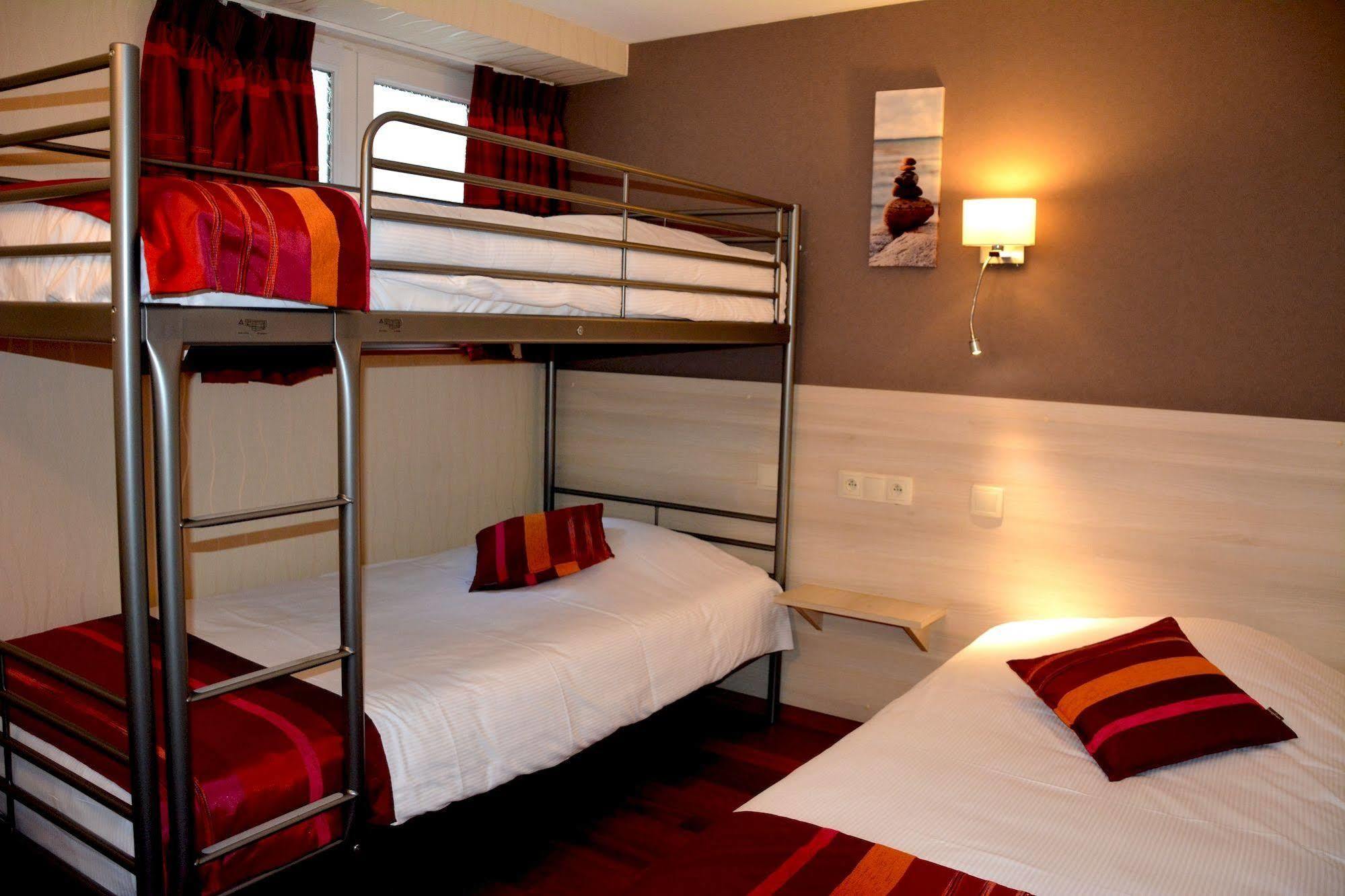Logis Hotel Du Centre - Halte Ideale En Cyclotourisme Avec Garage A Velos Clos 莫尔塞姆 外观 照片