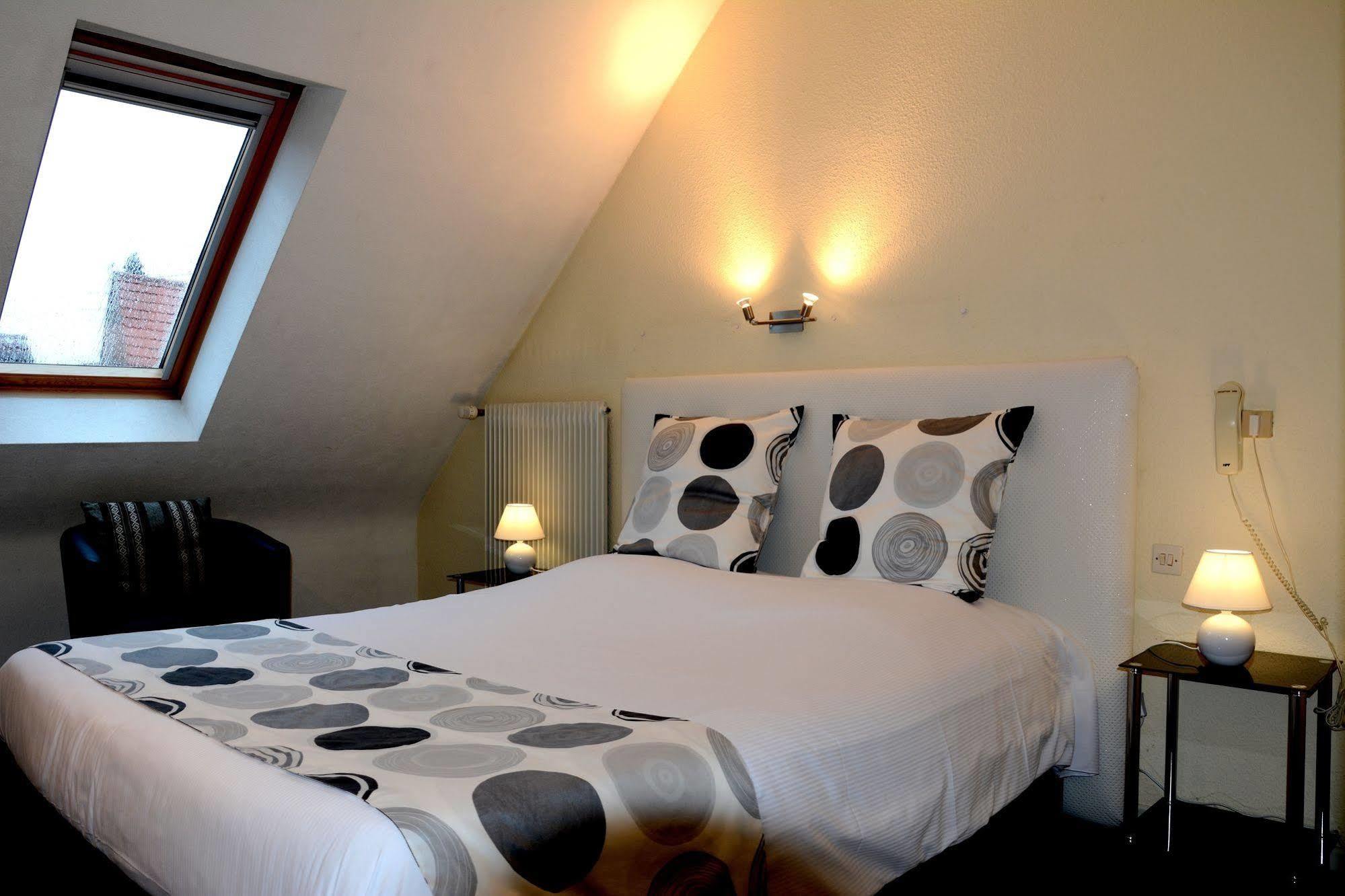 Logis Hotel Du Centre - Halte Ideale En Cyclotourisme Avec Garage A Velos Clos 莫尔塞姆 外观 照片
