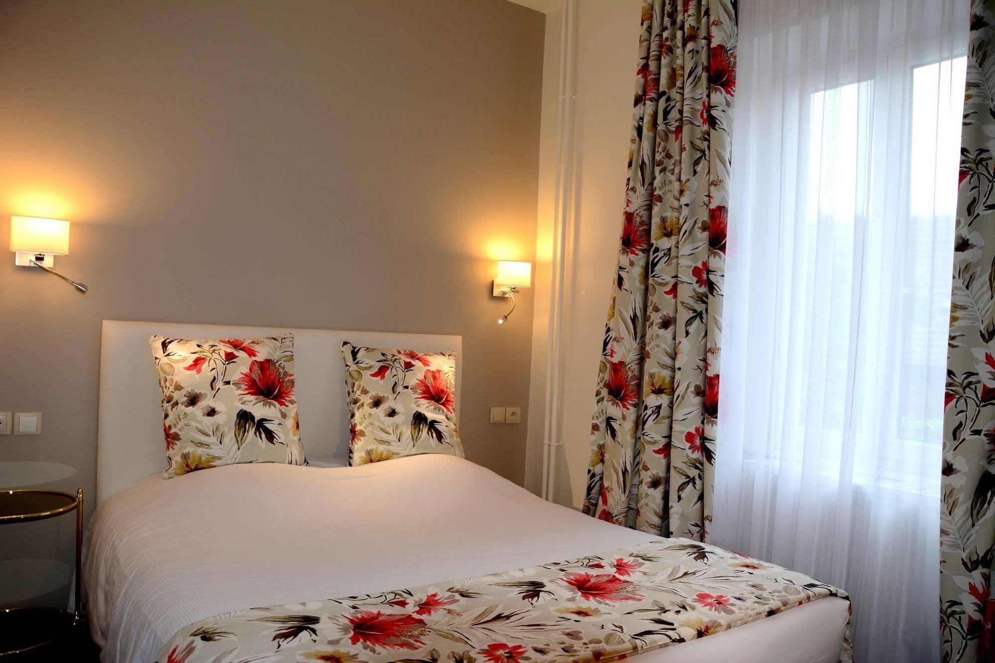 Logis Hotel Du Centre - Halte Ideale En Cyclotourisme Avec Garage A Velos Clos 莫尔塞姆 外观 照片