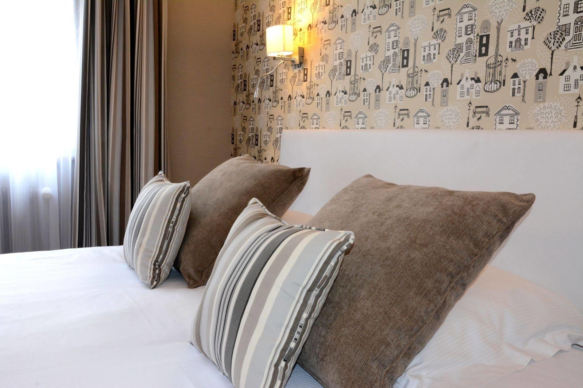 Logis Hotel Du Centre - Halte Ideale En Cyclotourisme Avec Garage A Velos Clos 莫尔塞姆 外观 照片